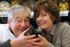 Gérard et Valérie GARRIGUES présentant des truffes noires