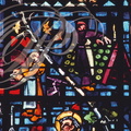 REIMS - cathédrale : vitraux illustrant la culture du CHAMPAGNE (le dégorgement)