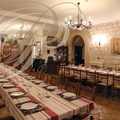 CASTELNAU-DE-MONTMIRAL - restaurant Le Ménagier de Gérard Garrigues : tables mises pour le « tue cochon »