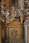 VILLEFRANCHE-DE-ROUERGUE - Chapelle des Pénitents Noirs : le retable baroque (le couronnement d'épines) 