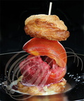 Chou Pou Pi Doux : chou craquant aux amandes sur une PÊCHE confite au miel de romarin sur un lait d amande, sorbet pêche de vigne par Antoine Caramelli (restaurant Le Lautrec à Albi - 81)
