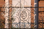 MONTAUBAN - Hôtel de Scorbiac : balcon en fer forgé aux initiales de la famille Dalies-Caumont