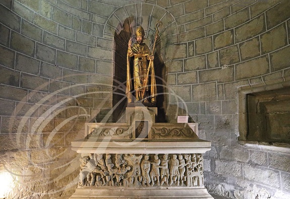 Abbaye de SAINT-HILAIRE - autel dédié à Saint-Sernin