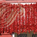 ESPELETTE - façade décorée de piments