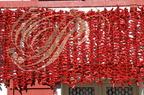 ESPELETTE - façade décorée de piments
