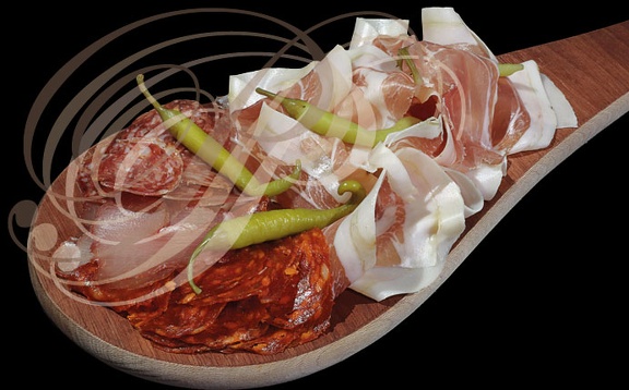 Pala de charcuterie basque : andouille sechée, lomo, chorizo, jambon de porc noir Ibaïma par Nicolas Montceau (La Maison de Pierre à Hasparren - 64) 