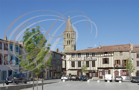SAINT-FÉLIX-LAURAGAIS - Place Guillaume de Nogaret clocher