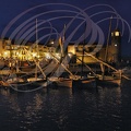 COLLIOURE vue de nuit : boulevard de Boramar  barques de pêche traditionnels et église Notre-Dame des Anges