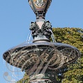 LIMOGES - Place Léon Betoulle : la fontaine en porcelaine