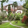 AINHOA - Hôtel Ithurria : façade côté jardin