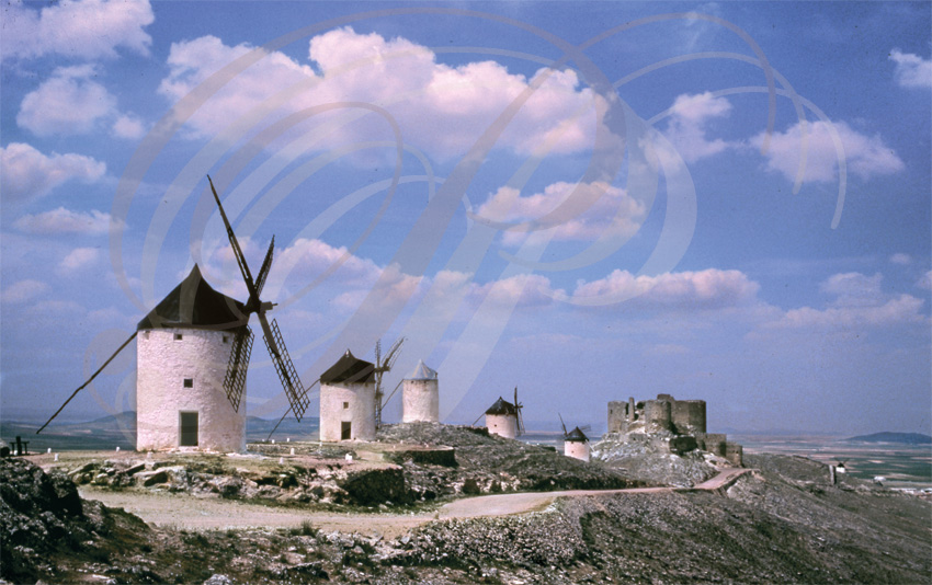 CONSUEGRA (Espagne - Nouvelle Castille) moulins à vent et château