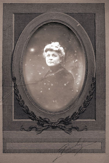 Portrait de l'arrière Grand Mère - 1 (avant)
