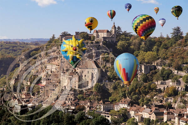 ROCAMADOUR_Montgolfiades_montgolfieres_selevant_au_dessus_de_la_ville.jpg
