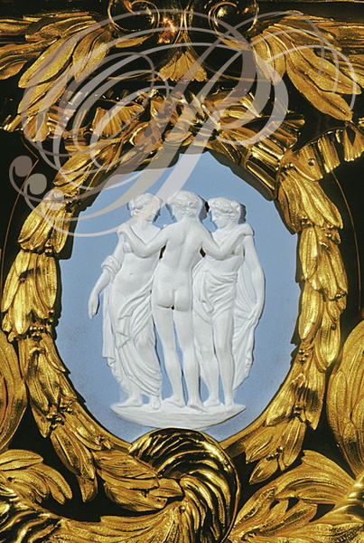 BUREAU À CYLINDRE de Louis XV - médaillon en porcelaine de Limoges 