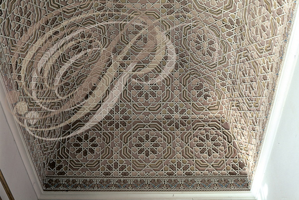 MARRAKECH - palais de la STINIYA  : plafond du rez-de-chaussée en gebs