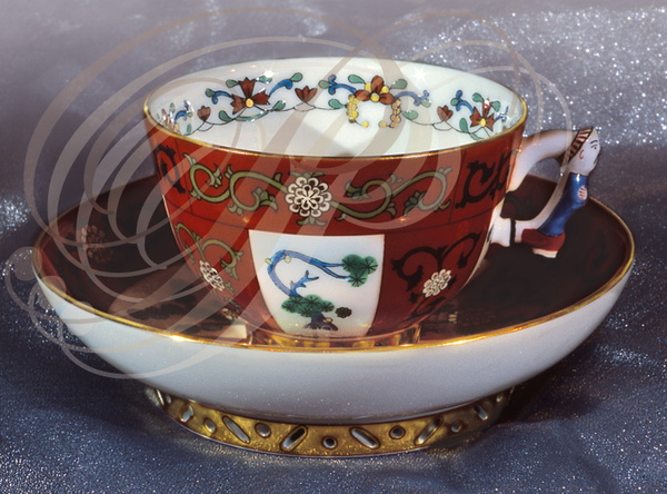 HONGRIE - HÉREND : tasse et soucoupe en porcelaine (décor chinois)