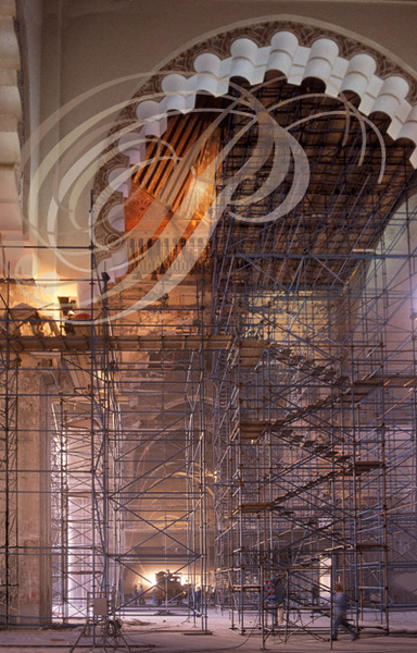 MOSQUÉE HASSAN II - 0 - le chantier en 1990 : échafffaudages dans la salle de prière