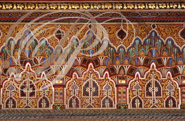 MARRAKECH - palais du Glaoui : décor en bois peint (zouack) dominé par des mouqarnas peints et dorés 