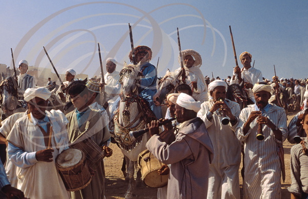 FANTASIA (Maroc) - cavaliers et musiciens 