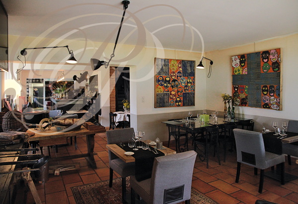 "Chez Ernest" à Montauban (82) : une salle du restaurant   