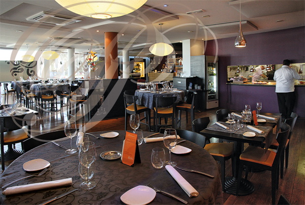 AGEN - restaurant "LA TABLE d'ARMANDIE" de Michel Dussau : salle du restaurant 