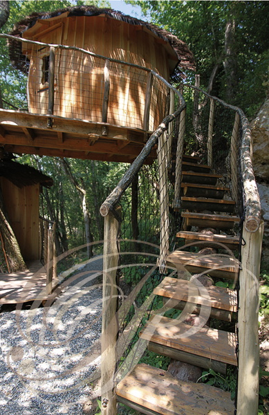 BRASSAC - Les Cabanes perchées : Les Cabanes "Chant de la Nature"  (escalier d'accès)