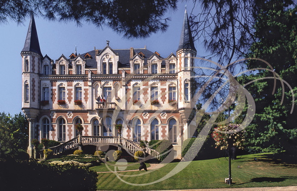 MONTAUBAN - MONTAURIOL : le château construit par Fabre de Cahuzac en 1870