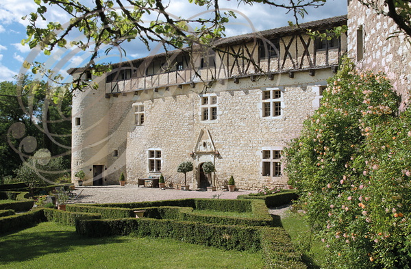 CASTELNAU-DE-MONTMIRAL - Château de MAYRAGUES  ( XIIe - XVIIe siècles)  : façade sud donnant sur le parc à la Française 
