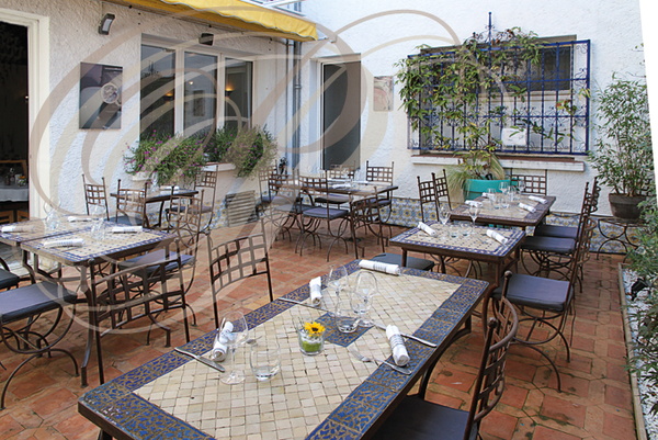 GRENADE_restaurant_La_Croisee_des_saveurs_le_patio_.jpg