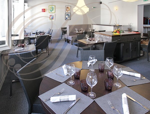 GRENADE_restaurant_La_Croisee_des_saveurs_une_des_salles_du_restaurant.jpg
