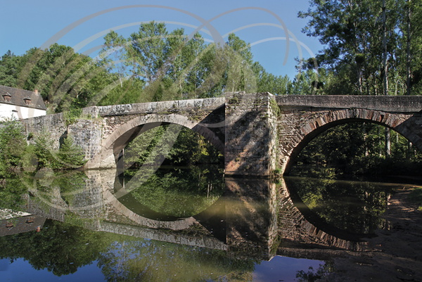 NAJAC - pont Saint-Blaise (XIIIe siècle) sur l'Aveyron - chemin de Saint-Jacques de Compostelle