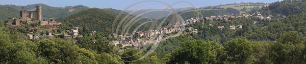NAJAC_panorama_sur_la_forteresse_royale_et_le_village_face_sud_.jpg