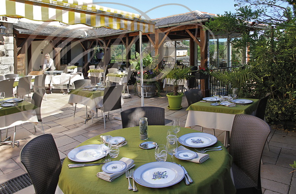 NAJAC_restaurant_hotel_l_Oustal_del_Barry_la_terrasse_.jpg