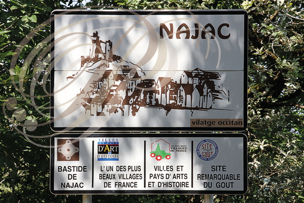 NAJAC_panneau_descriptif_du_village.jpg