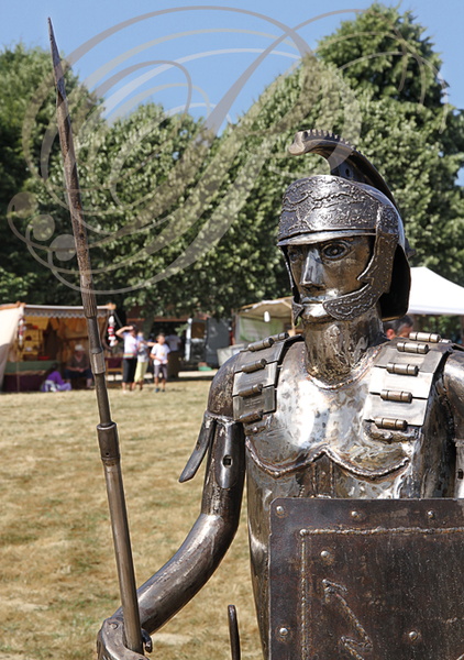 EAUZE - FESTIVAL GALOP ROMAIN 2015 - accueil du site par un "centurion"