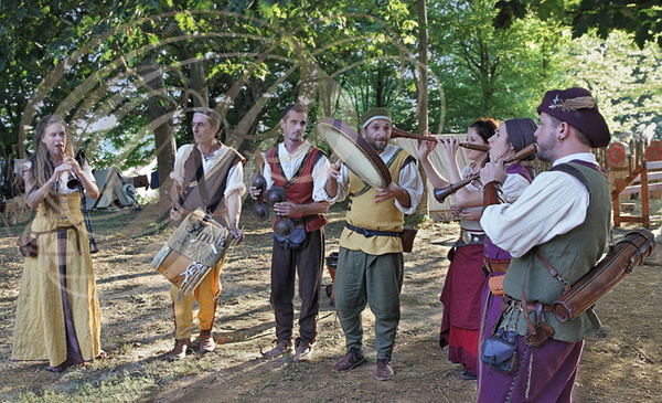 TERMES-D'ARMAGNAC - fête médiévale : troubadours médiévaux (la troupe Aouta)