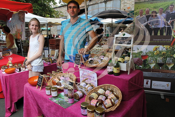 LAUTREC - fête de l'ail rose : le marché des producteurs (Domaine de Candale à Lisle-sur-Tarn)