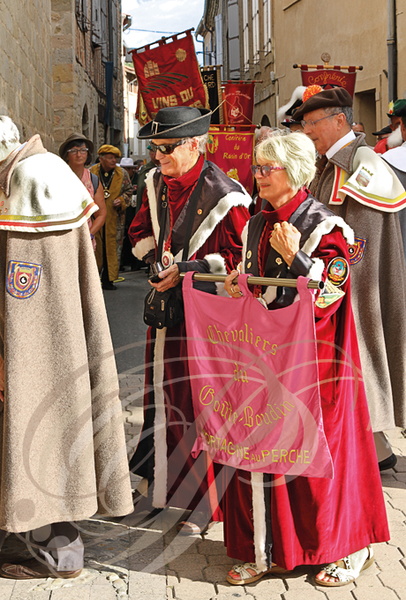 LAUTREC - fête de l'ail rose : Confrérie des Chevaliers du Goute Boudin de Mortagne-au-Perche (61) 