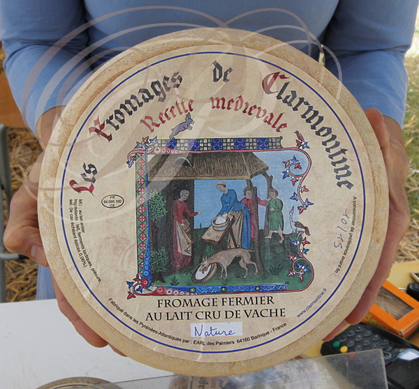 TERMES-D'ARMAGNAC - fête médiévale : marché gourmand  (Fromage de Clarmontine : tomme nature)
