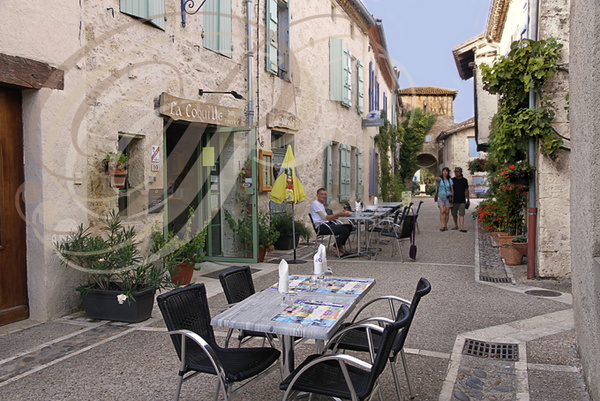 SAINT_ANTOINE_rue_de_la_Commanderie_terrasse_du_restaurant_La_Coquille_.jpg