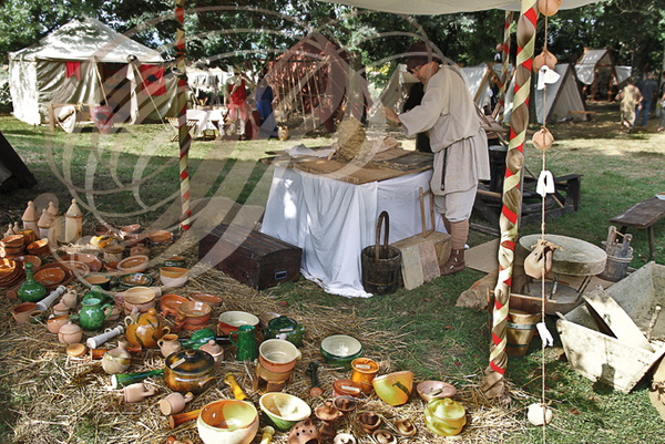 TERMES-D'ARMAGNAC - fête médiévale : poteries médievales "Lou Toupié"