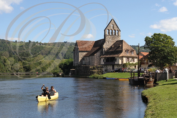BEAULIEU_SUR_DORDOGNE_plan_d_eau_sur_la_Dordogne_chapelle_des_Penitents__.jpg