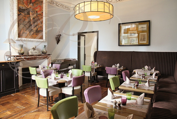 Chateau_de_Mercues_salle_du_restaurant_brasserie.jpg