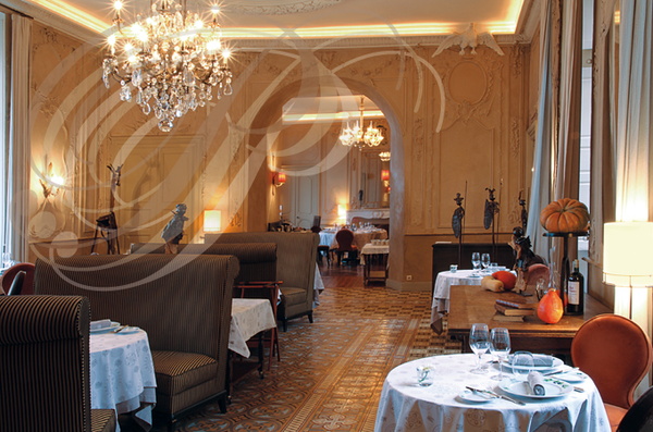 Chateau_de_Mercues_une_salle_du_restaurant__.jpg
