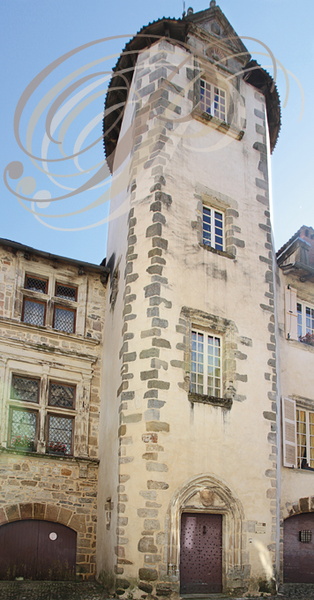 BEAULIEU-SUR-DORDOGNE - rue Sainte-Catherine : la Tour Renaissance (XVIe siècle)