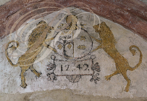 BEAULIEU-SUR-DORDOGNE - chapelle des Pénitents : peinture murale (blason du XVIIIe siècle)