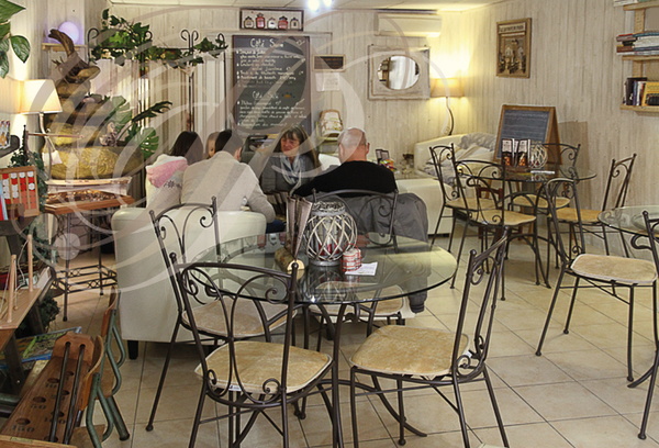 Salon_de_the_Cafe_Douceur_a_Beaulieu_sur_Dordogne_19__.jpg