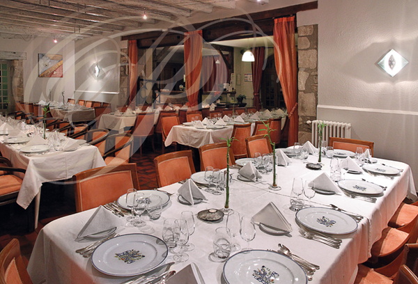 NAJAC - restaurant hôtel l'Oustal del Barry :  la salle de restaurant (dîner de chasse des Cuisineries Françaises du 7 décembre 2015)