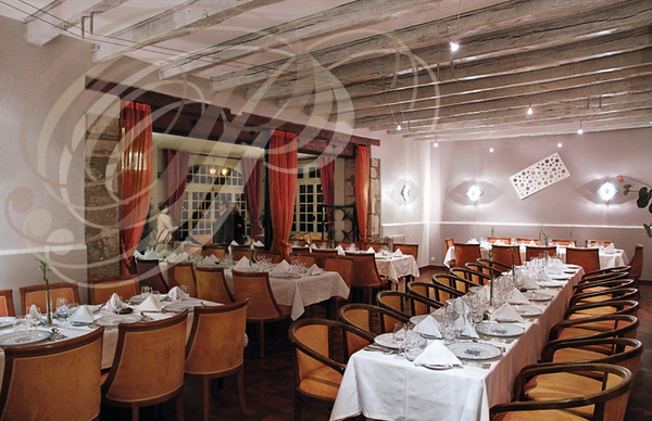 NAJAC_restaurant_hotel_l_Oustal_del_Barry_la_salle_du_restaurant_diner_de_chasse_des_Cuisineries_Gourmandes_du_7_decembre_2015__.jpg