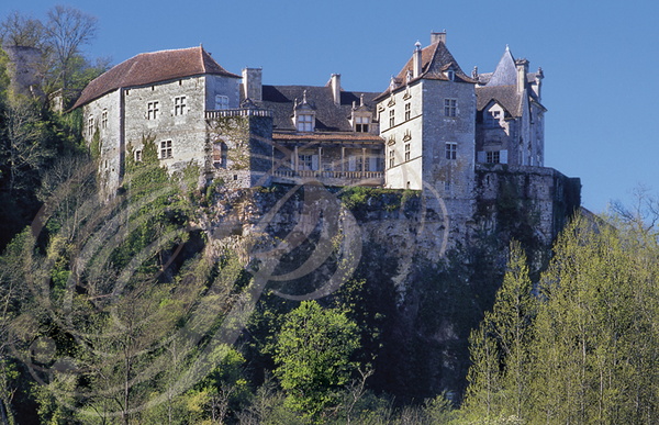 CENEVIERES_le_chateau__vallee_du_Lot.jpg